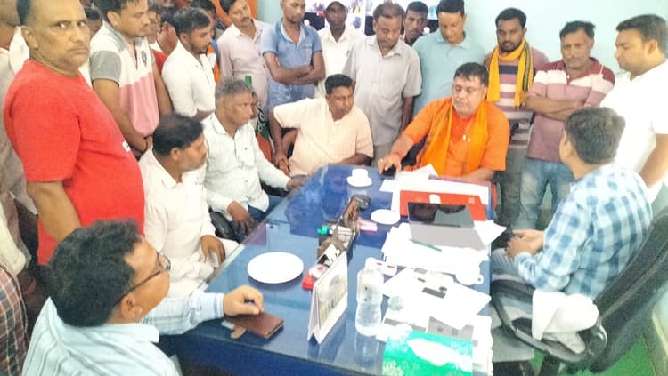 भ्रष्टाचार पर रोक लगायें, जनता का ईमानदारी से करें काम : पूर्व कृषिमंत्री -सारठ प्रखण्ड मुख्यालय में भाजपा का रोषपूर्ण धरना व प्रदर्शन