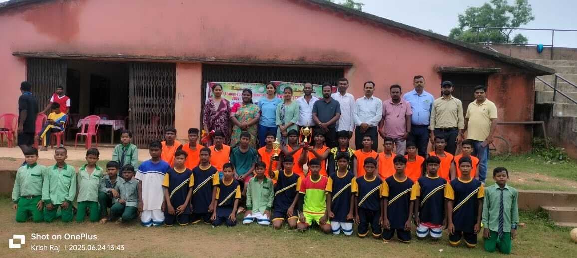 Seraikela Kharsawan News : बालक वर्ग में एनपीएस लुपुंगडीह चैंपियन