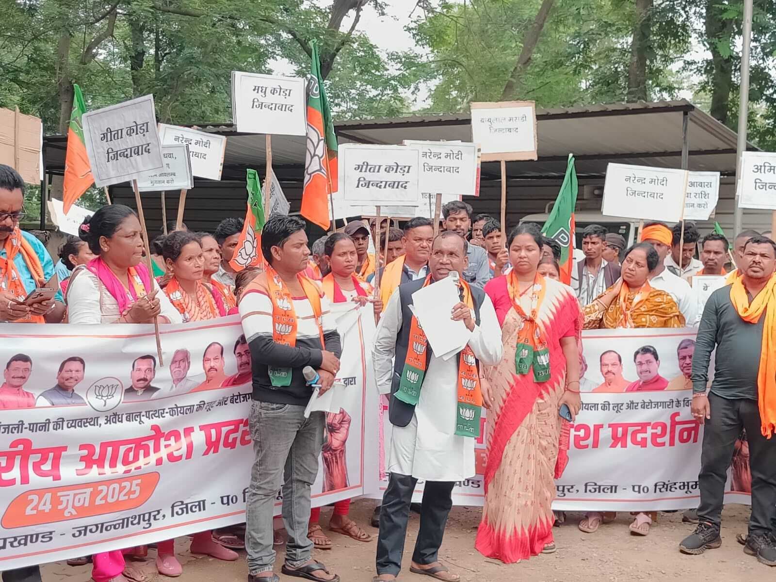 Chaibasa News : स्कूलों में शिक्षक, अस्पतालों में डॉक्टरों की कमी