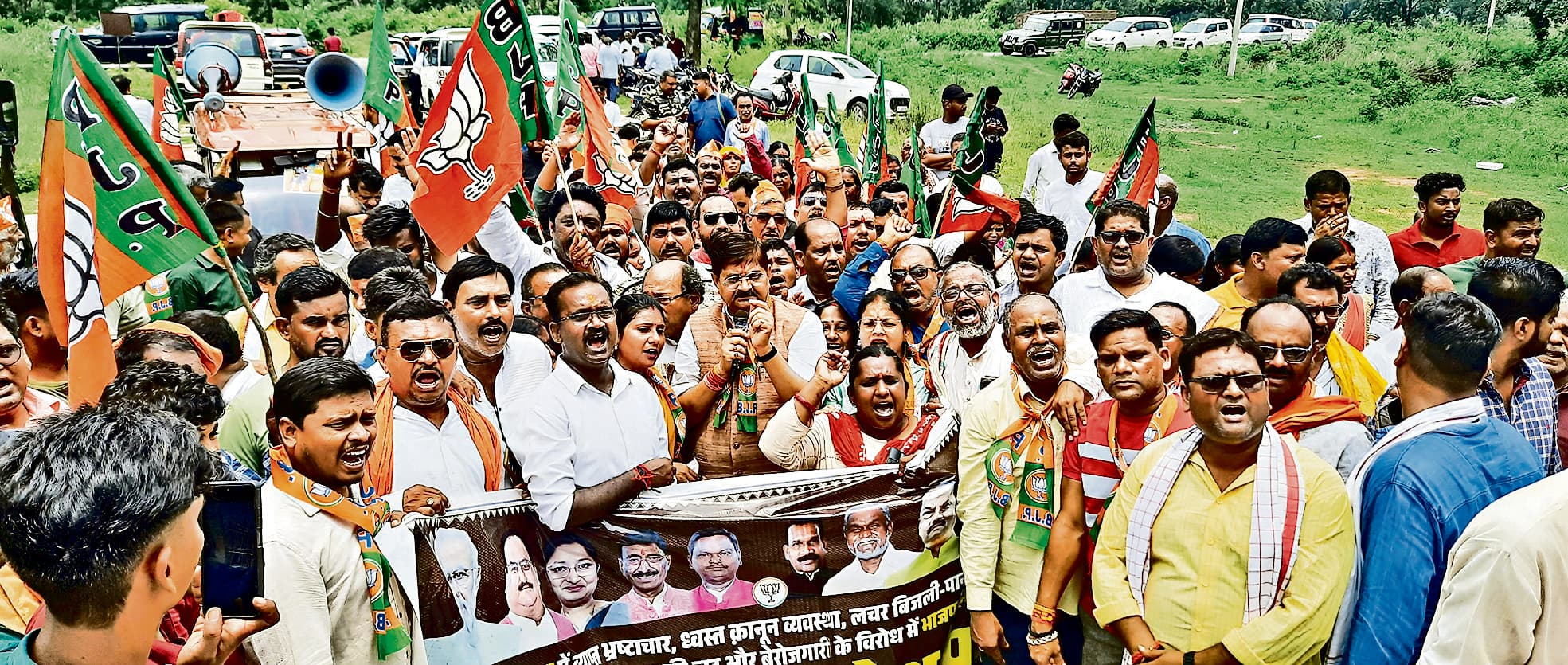 Dhanbad News : जिले के प्रखंड कार्यालयों पर भाजपा का विरोध प्रदर्शन