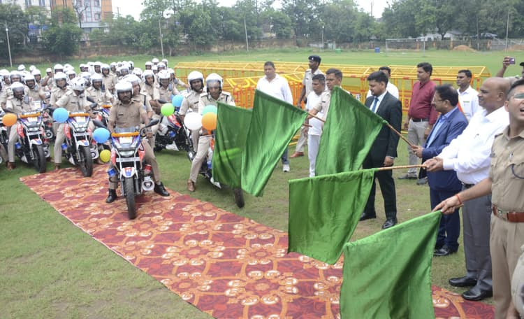 Dhanbad News : टाइगर पुलिस नहीं, अब सिटी हॉक्स के नाम से बाइक पेट्रोलिंग करेगी पुलिस