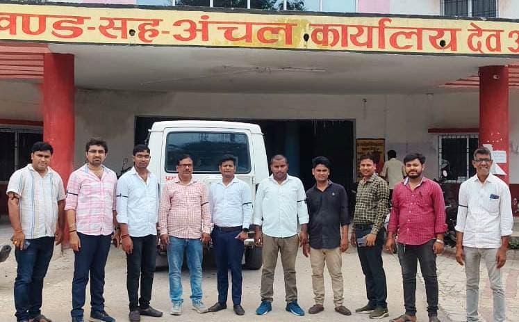 कर्मचारियों ने काला बिल्ला लगाकर जताया विरोध