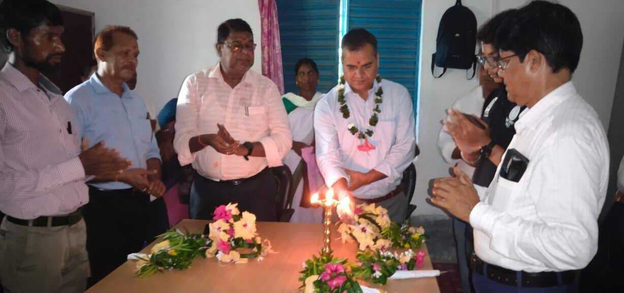 स्टॉलों में योजनाओं के लिए गये आवेदन