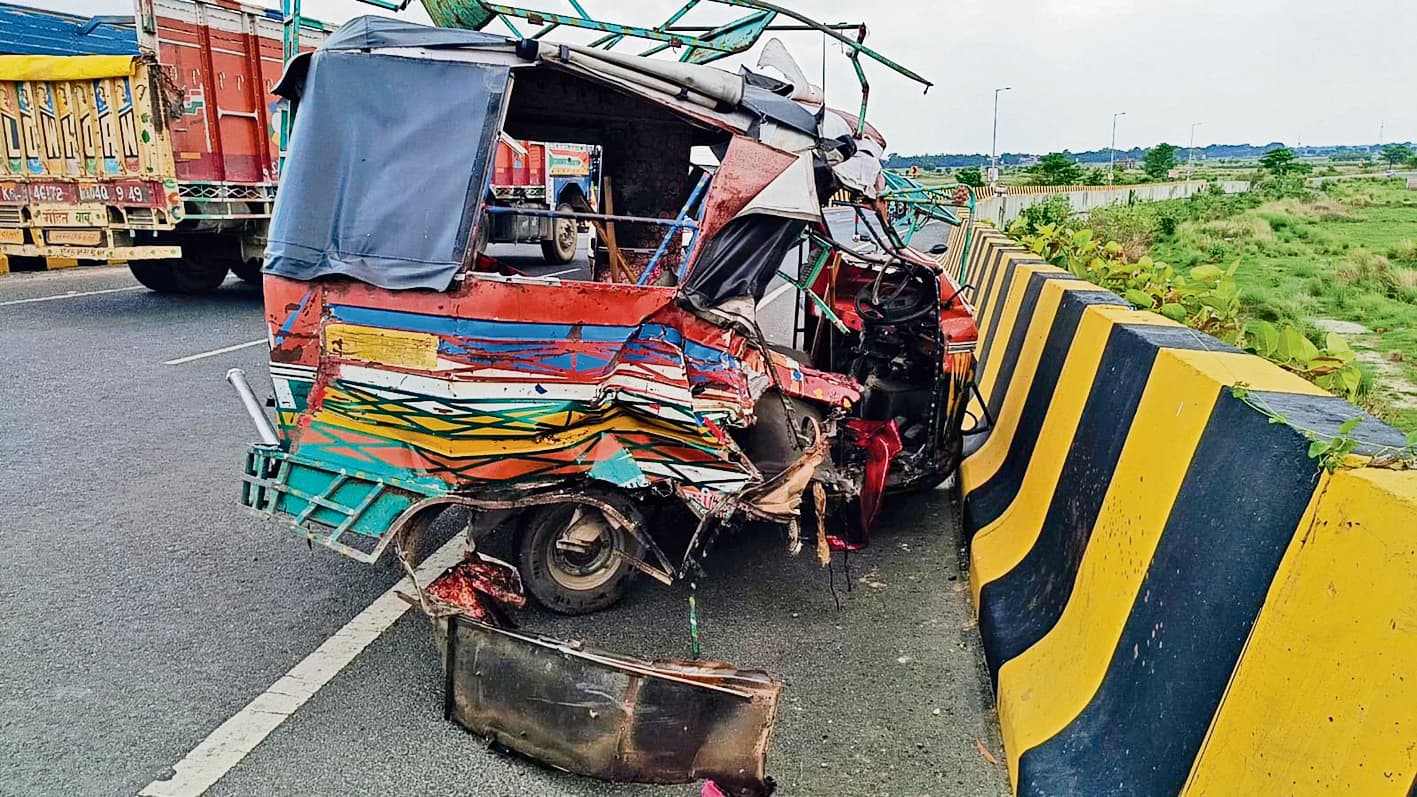 Saran News : स्काॅर्पियो व ऑटो की टक्कर में दो मजदूरों की मौत, छह घायल