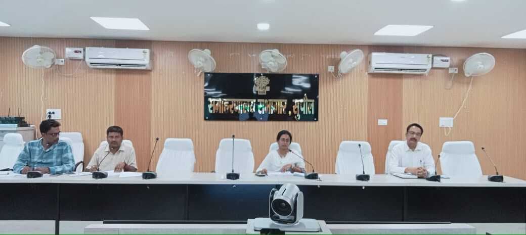 जल-जीवन-हरियाली मिशन व जल शक्ति अभियान को लेकर हुई समीक्षात्मक बैठक
