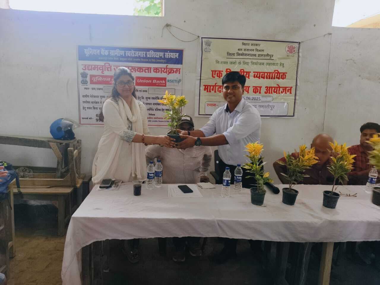 Samastipur News:संचालित योजनाओं से रूबरू हुए दिव्यांगजन