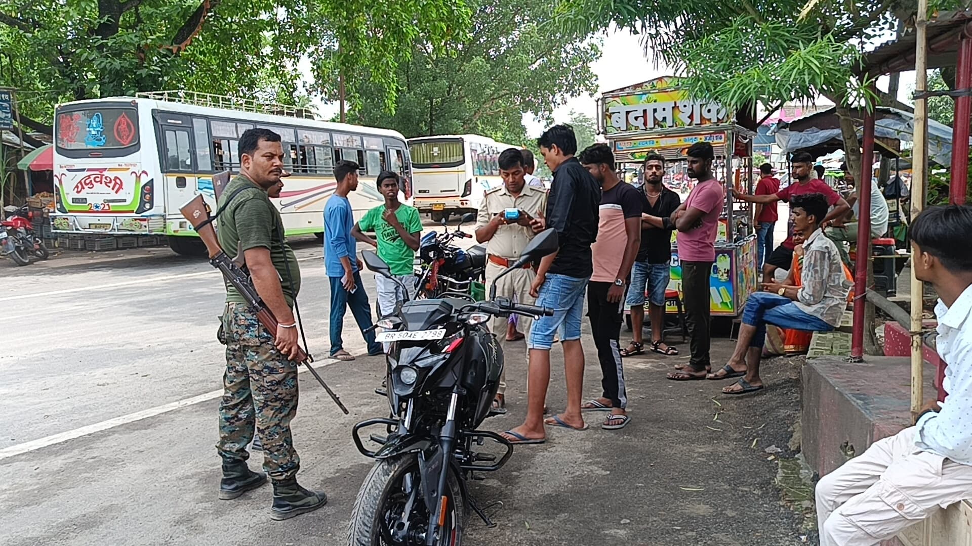 वाहन जांच के दौरान वसूला गया 12 हजार का जुर्माना