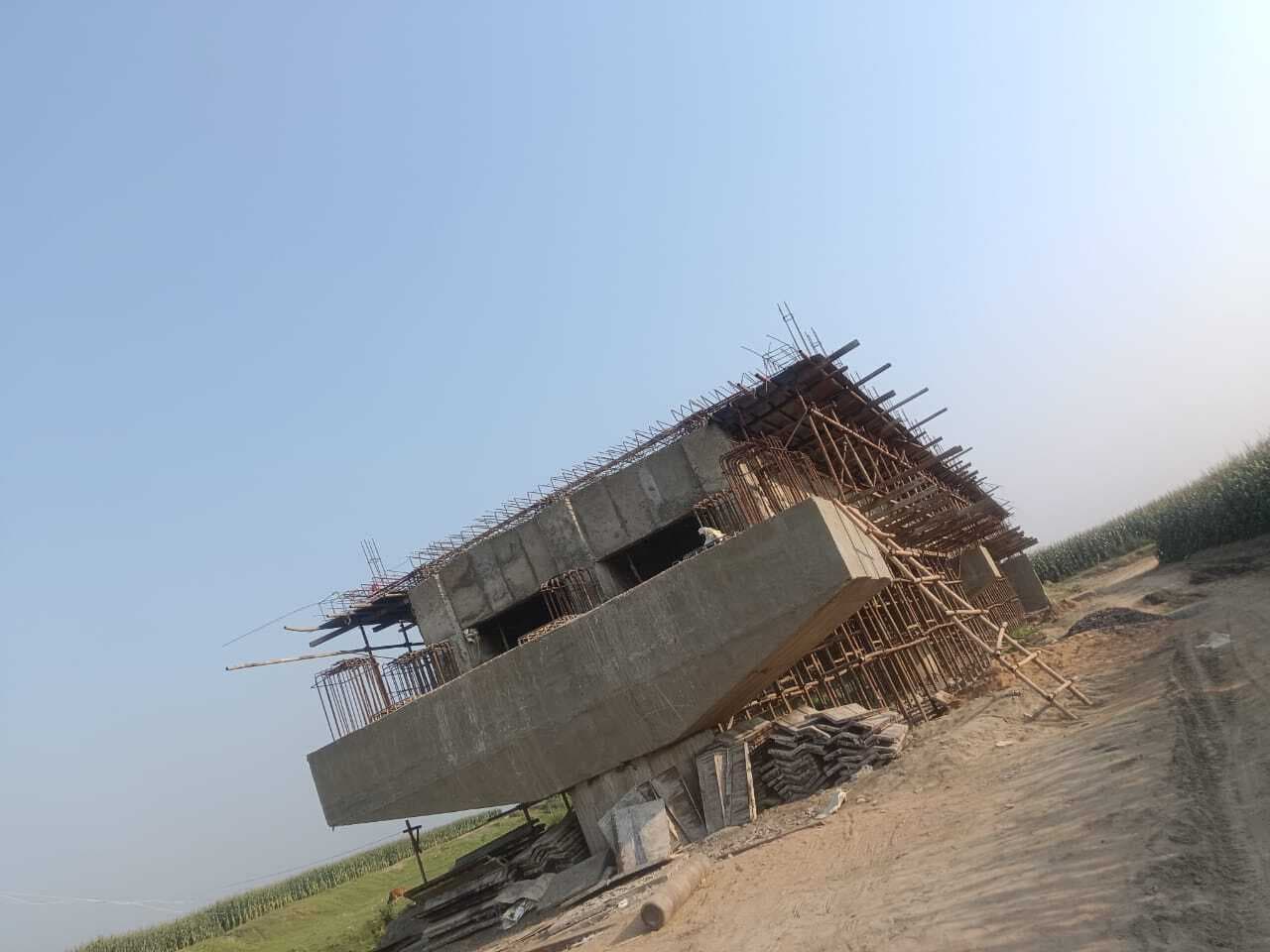 कल्याण गांव में पुल निर्माण में अनियमितता का आरोप