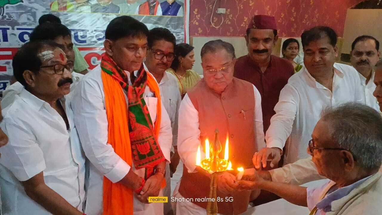 इंदिरा गांधी ने जबरन देश के ऊपर आपातकाल थोपकर की थी लोकतंत्र की हत्या : सुरेंद्र मेहता