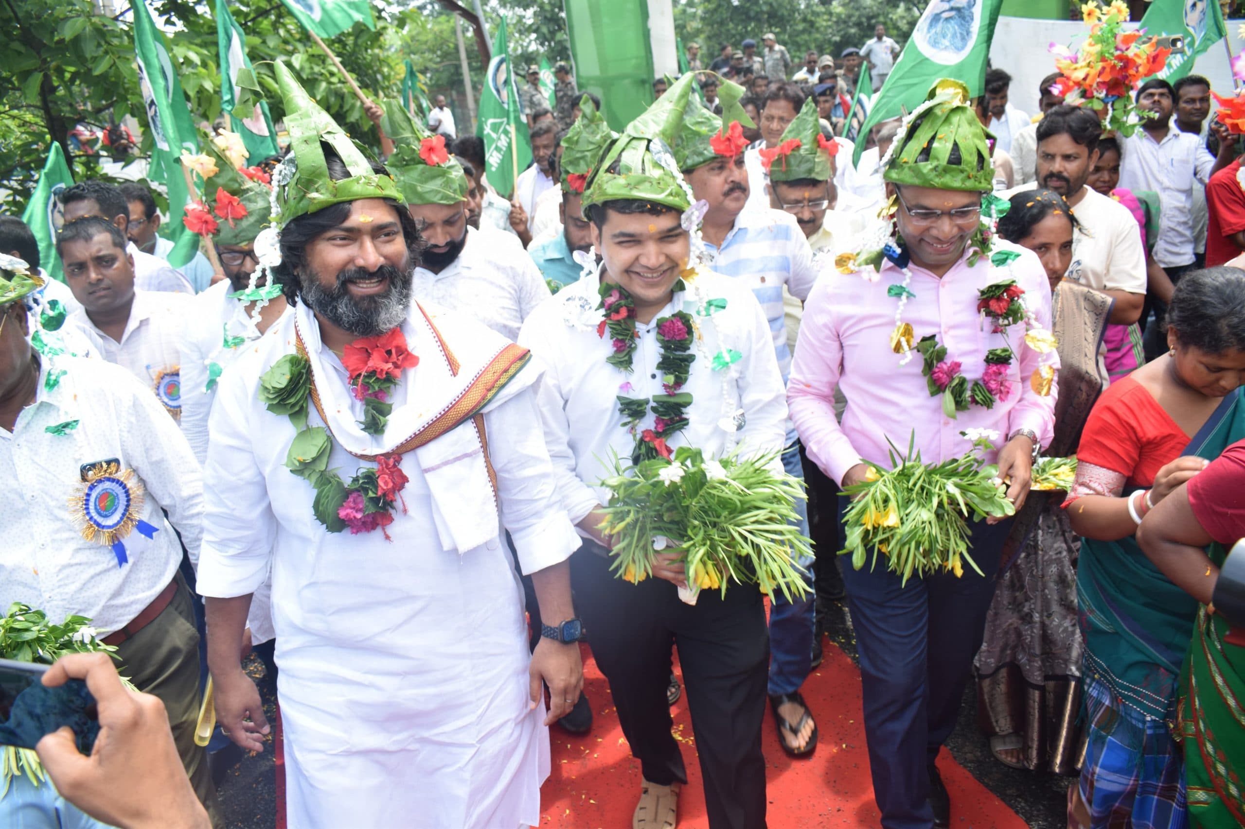 सांसद ने परिसंपत्तियों का किया वितरण, लोगों से की पौधे लगाने की अपील