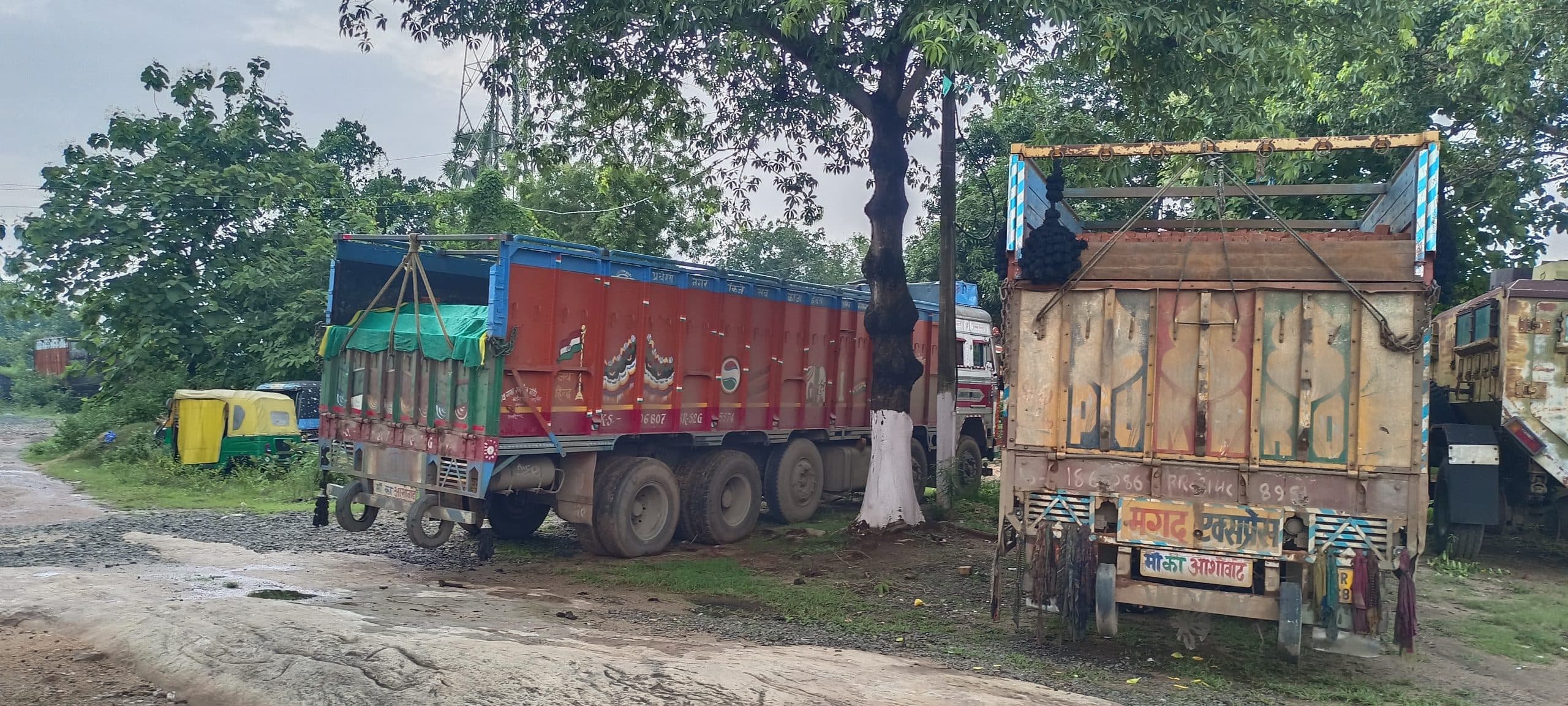 Deoghar news : आरटीए के अधिकारियों ने चलाया जांच अभियान, चार ट्रक पकड़े