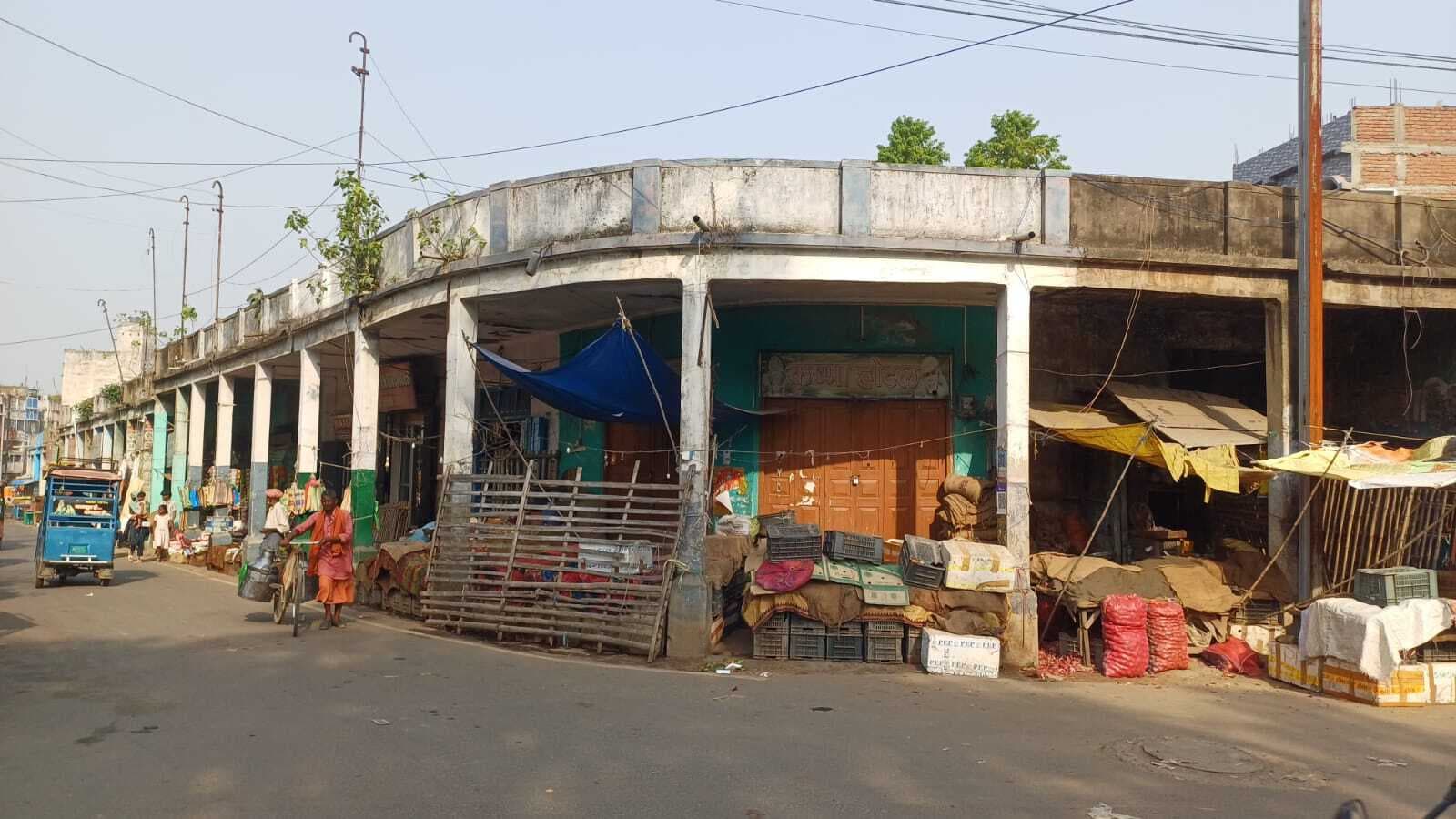 राजा बाजार सब्जी मंडी पर निगम मेहरबान, हो रहा भारी राजस्व की क्षति