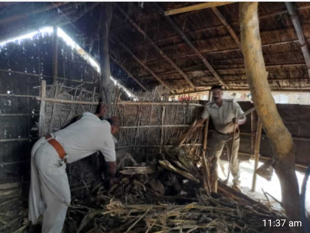 85 लीटर देसी शराब के साथ तस्कर गिरफ्तार