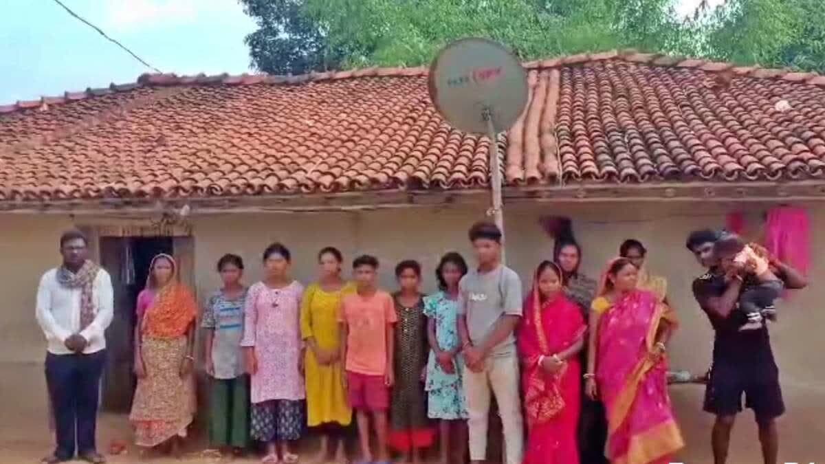 चितरा : आश्वासन के बाद रोहन कोल के आश्रितों ने तोड़ा अनशन