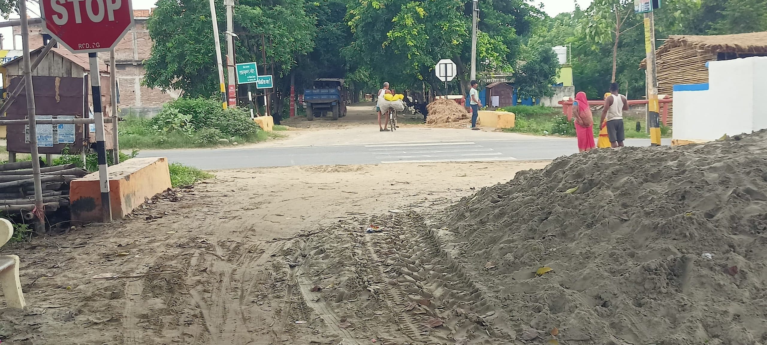 कच्ची कांवरिया पथ शाहकुंड मोड़ में लगता है महाजाम, पुलिस के छूटते हैं पसीने