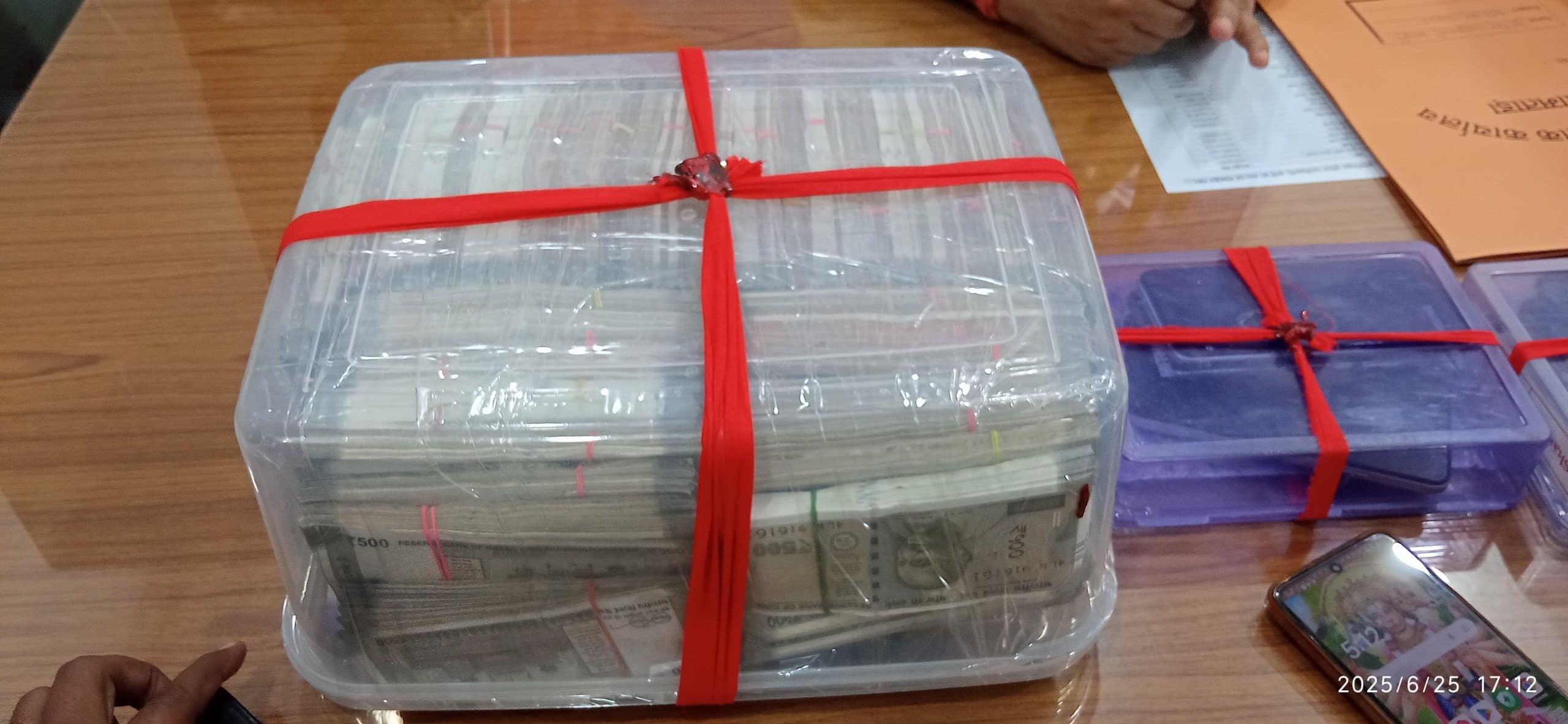 गायछांद से दो साइबर आरोपित गिरफ्तार, 25.20 लाख नकद किये गये जब्त