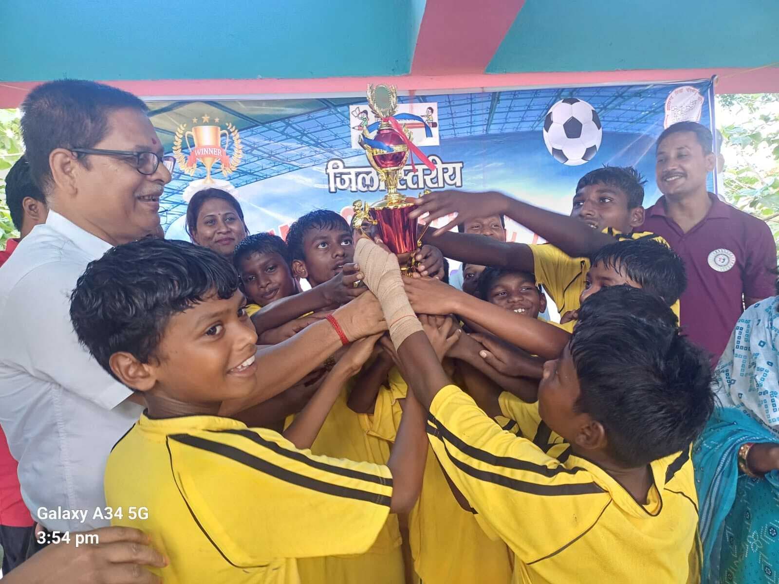 जिलास्तरीय फर्स्ट लिटिल चैंप्स. राजमहल प्रखंड बालक व बालिका वर्ग में बना विजेता