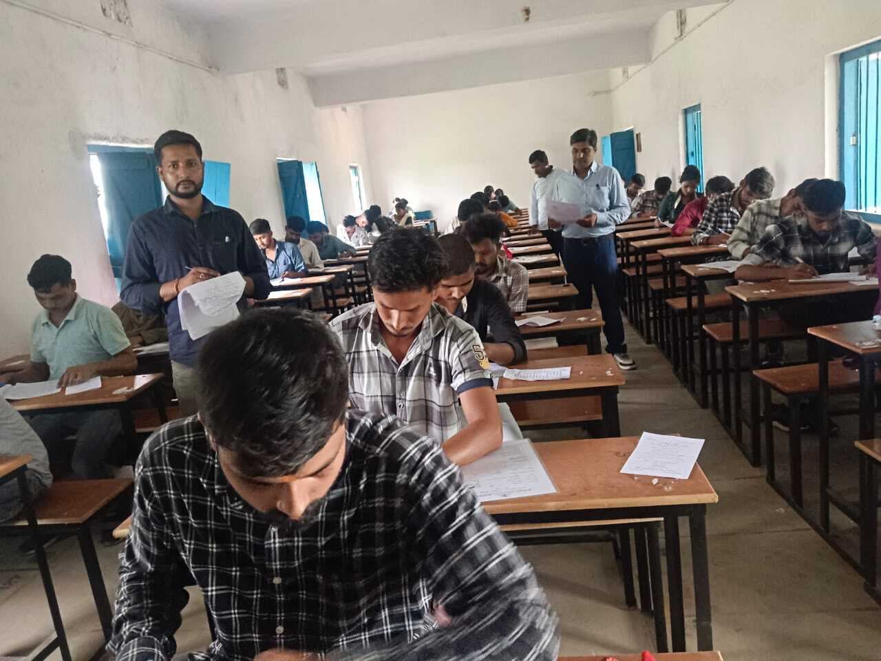 स्नातक पार्ट थ्री परीक्षा में 19 परीक्षार्थी अनुपस्थित