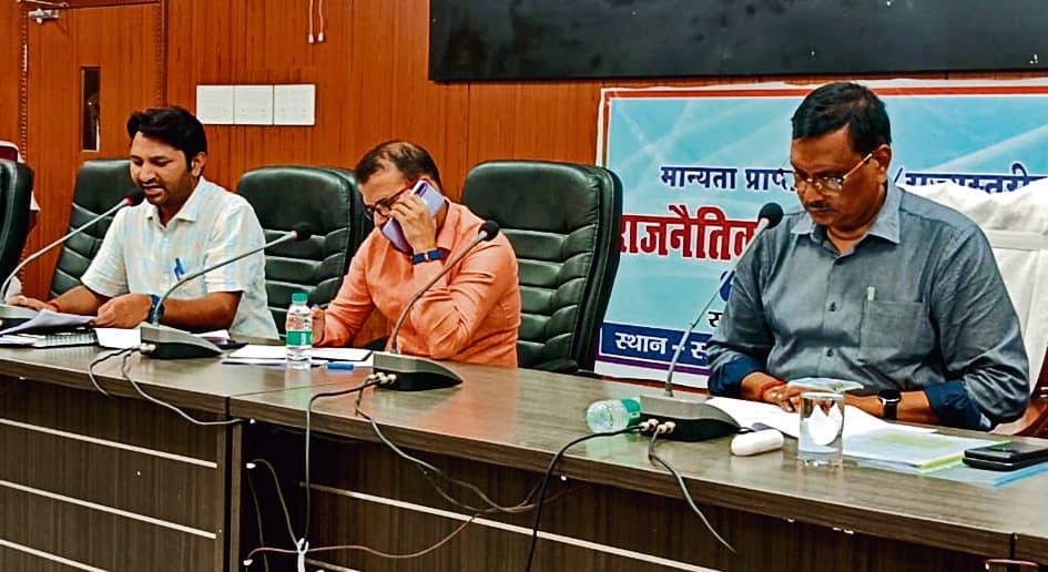 Gopalganj News : मतदाता सूची में नाम जोड़ने या हटाने की प्रक्रिया पूरी तरह पारदर्शी रहे : डीएम