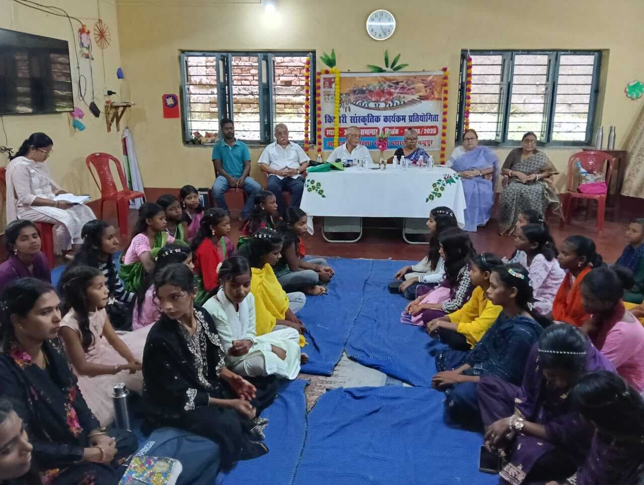 सांस्कृतिक कार्यक्रम में दिखी किशोरियों की प्रतिभा