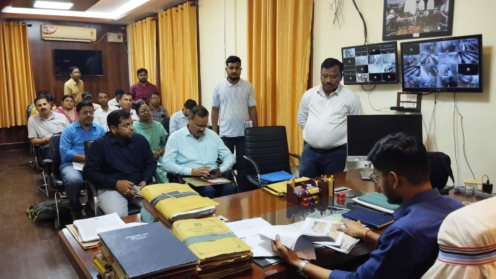 Deoghar News : वर्षा जल संचयन की योजना तैयार करें : डीडीसी