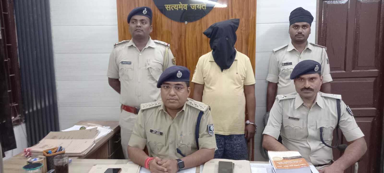 Madhubani News : बिस्फी के हनुमाननगर के लालबाबू चर्चित हत्याकांड मामले का शूटर गिरफ्तार