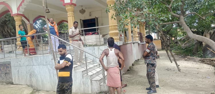 मंदिर से अष्टधातु की लक्ष्मी जी की मूर्ति सहित दुकान में चोरी