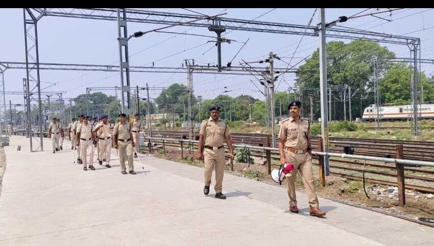 Gaya News : कांवरियों की सुरक्षा के लिए डीडीयू मंडल से आयेंगे स्पेशल जवान