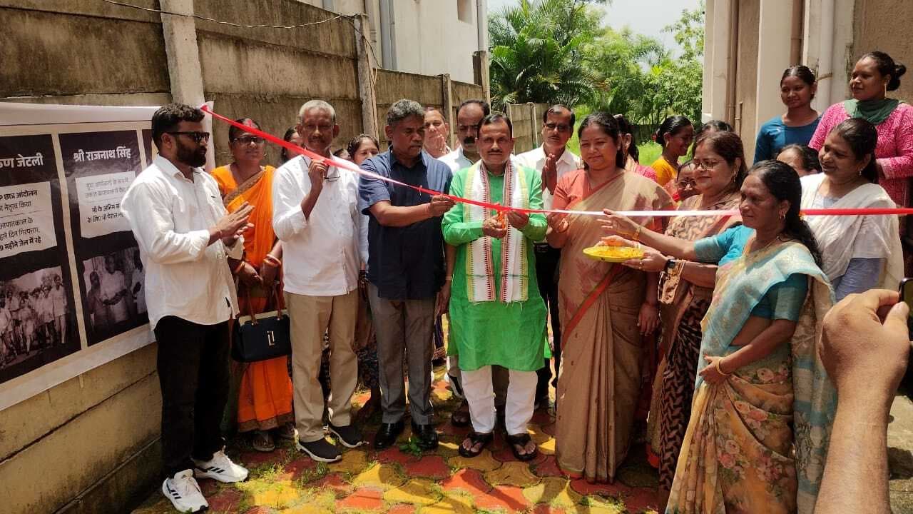 Chaibasa News : आपातकाल में कांग्रेस ने बाबा साहेब के सिद्धांतों को कुचला, आदिवासियों की आवाज दबायी : डॉ गोस्वामी