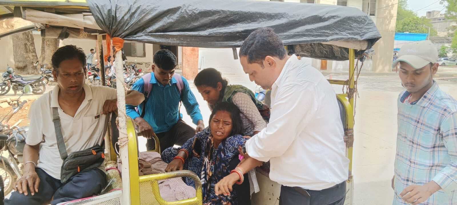 Chaibasa News : सड़क दुर्घटनाओं में घायलों को अस्पताल पहुंचाने में एक मिसाल बन चुके राजाराम गुप्ता