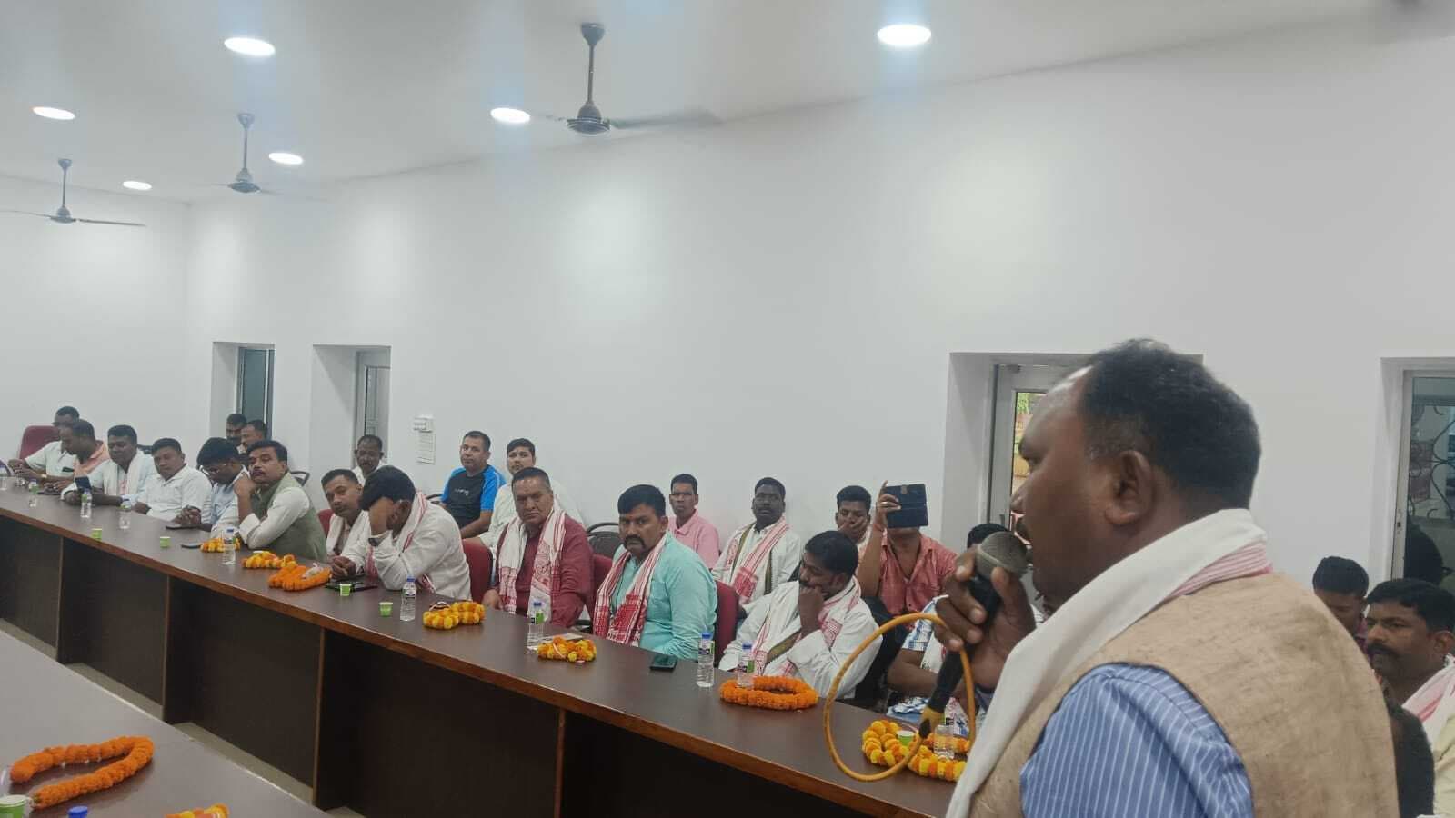 Chaibasa News : झारखंड पुलिस मेंस एसो चुनाव, करण सिंह की टीम ने मांगा समर्थन