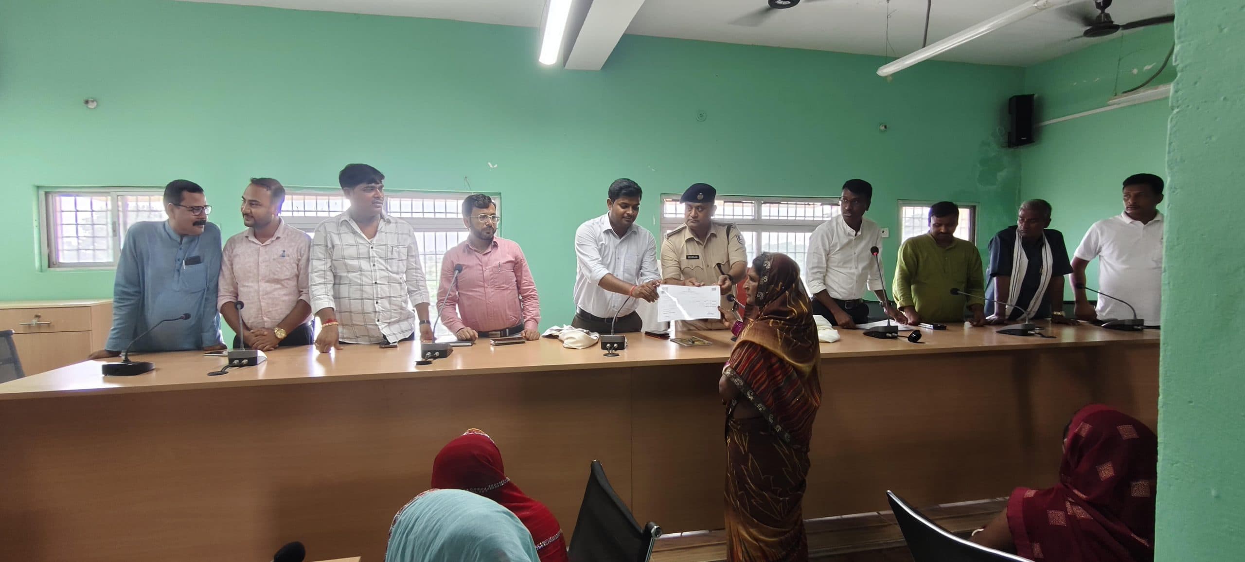 90 परिवारों के बीच बासगीत पर्चा का किया गया वितरण