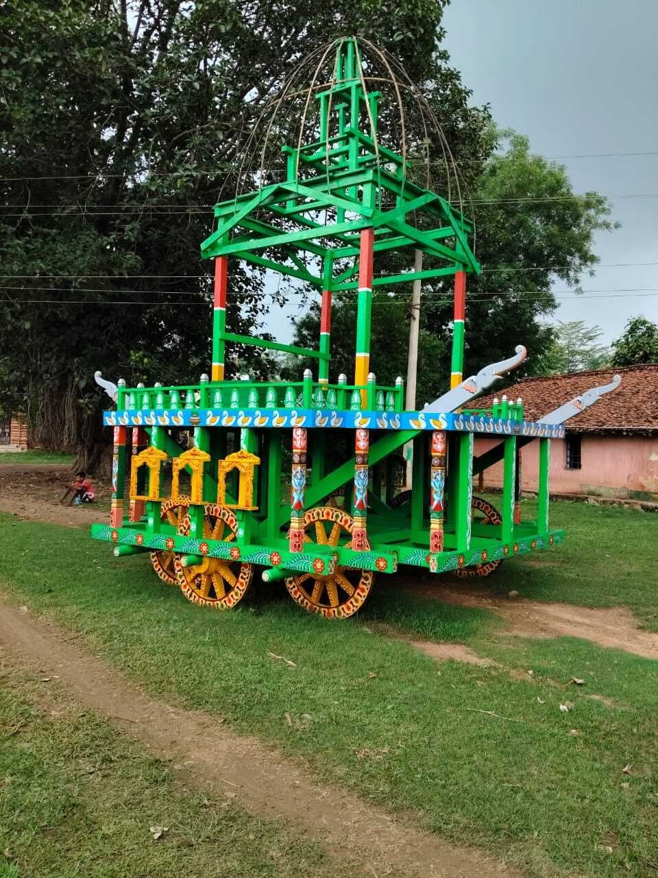 Seraikela Kharsawan News :परंपरा, शिल्प व भक्ति का संगम है हरिभंजा की रथयात्रा