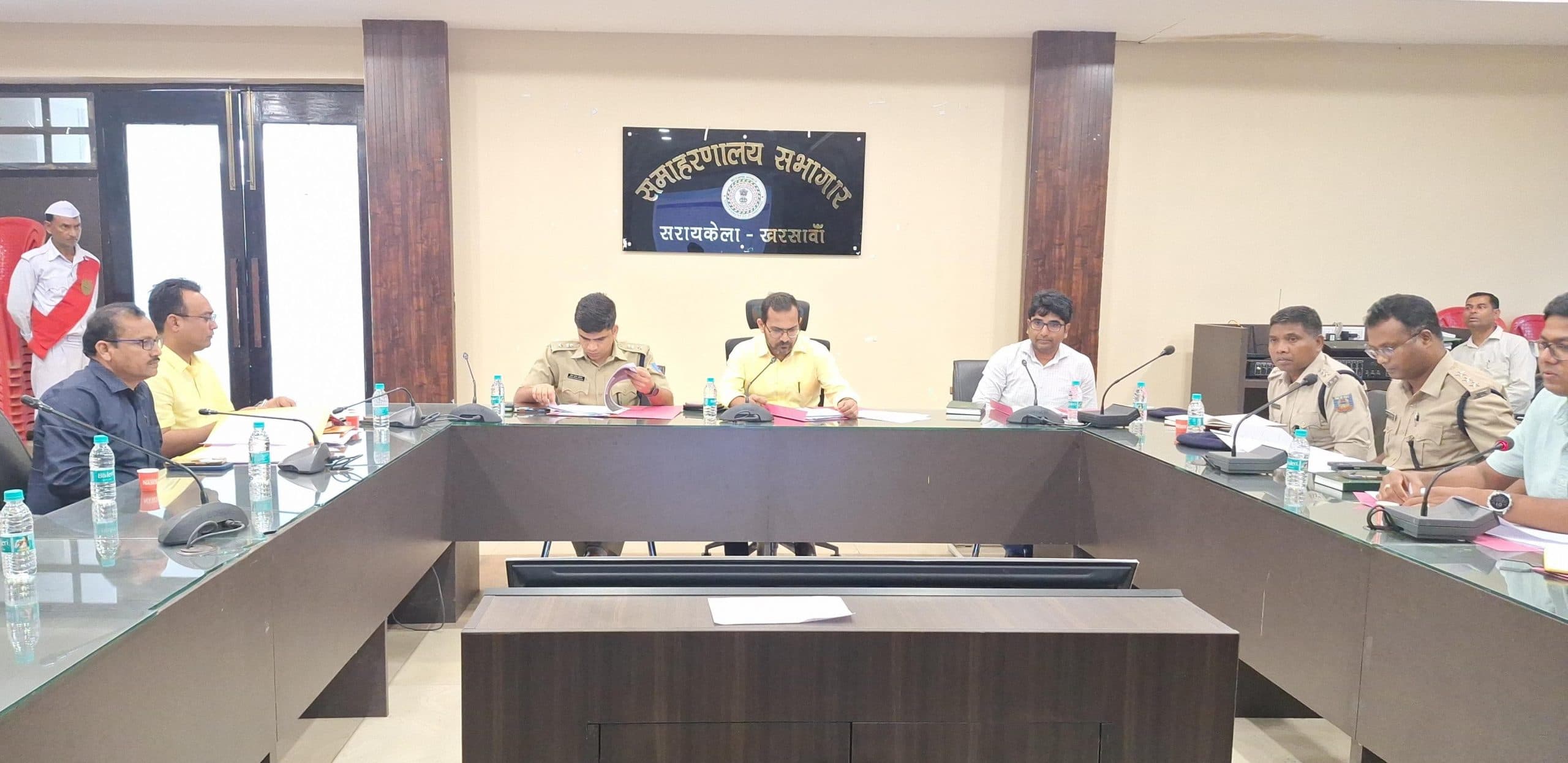 Seraikela Kharsawan News :अवैध बालू उठाव पर रोक के लिये चेकपोस्ट में सीसीटीवी से हो रही निगरानी : डीएमओ