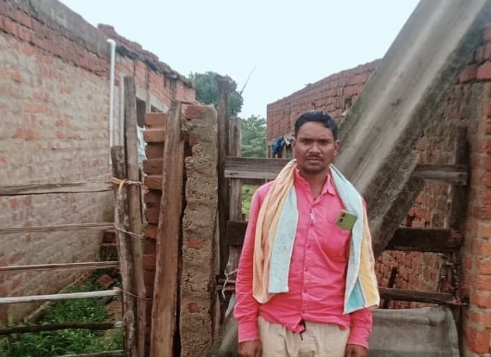 Bokaro News : हाथियों ने दो पोल्ट्री फार्म को किया क्षतिग्रस्त