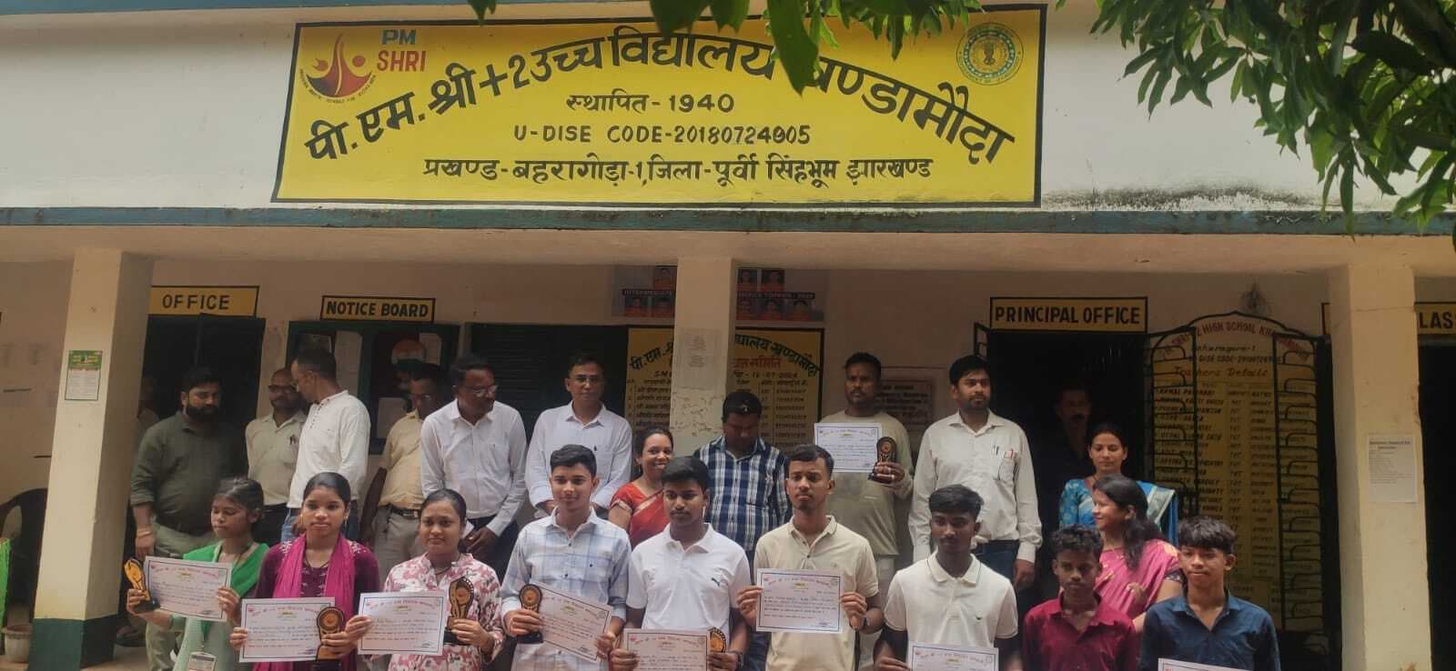 East Singhbhum News : विद्यार्थी अनुशासित रहकर पढ़ाई करें, सफल होंगे : सीओ