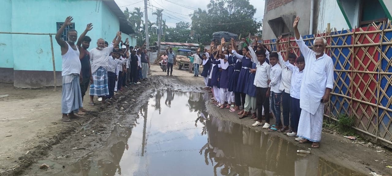 पटेशरी पंचायत की जर्जर सड़क से लोगों को हो रही परेशानी