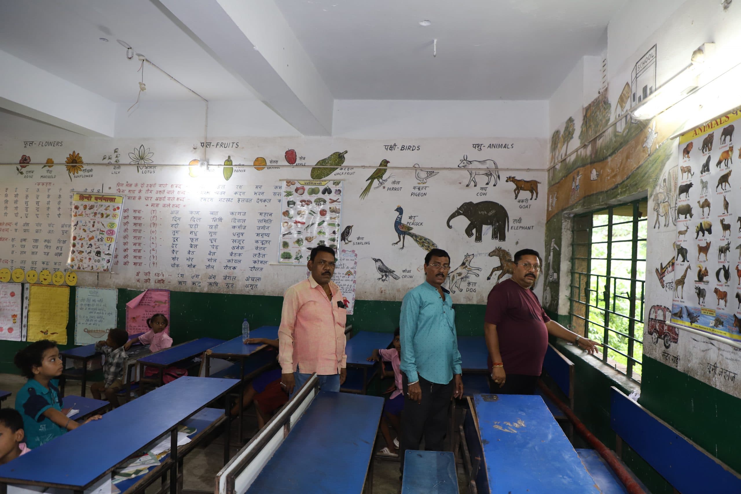 Jamshedpur News : सिदगोड़ा : स्कूल की ग्रिल काटकर व वेंटिलेटर तोड़कर आठ पंखों की चोरी