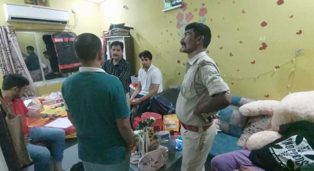 Jamshedpur News : टाटा स्टील के जूनियर इंजीनियर के घर से 20 लाख के गहनों की चोरी, न ताला टूटा, न खिड़की, फिर भी बंद अलमारी से गायब हो गये गहने