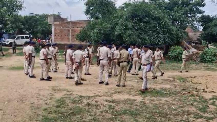 मनेर में 40 जगहों पर अवैध बालू भंडारण पर छापेमारी, 43,350 सीएफटी बालू जब्त