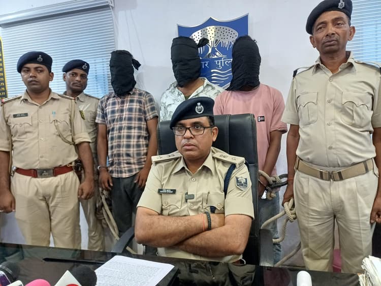ऑनलाइन नौकरी के नाम पर ठगी करने वाले तीन गिरफ्तार
