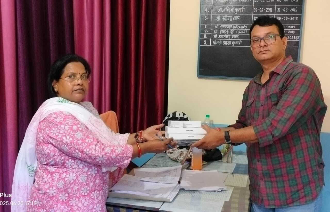 82 विद्यालयों को मिले 164 टैब, एचएम को डिजिटल कार्यों में मिलेगी सुविधा