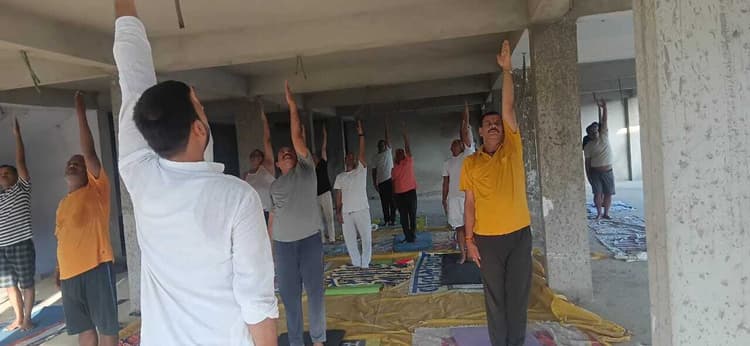 Motihari: स्वास्थ्य व मानसिक शांति के लिये महत्वपूर्ण है योग : योग शिक्षक