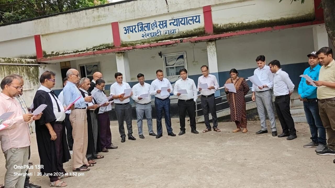 न्यायालय परिसर को नशा मुक्त रखने के लिए दिलायी शपथ