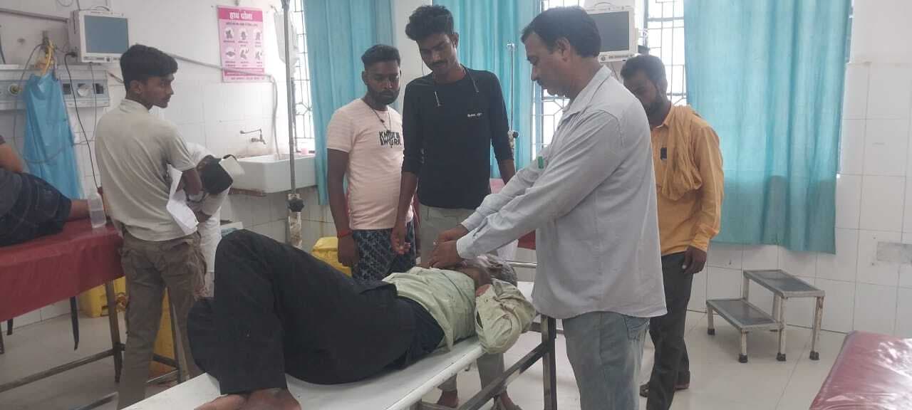 बाइक के धक्के से युवक हुआ घायल, रेफर