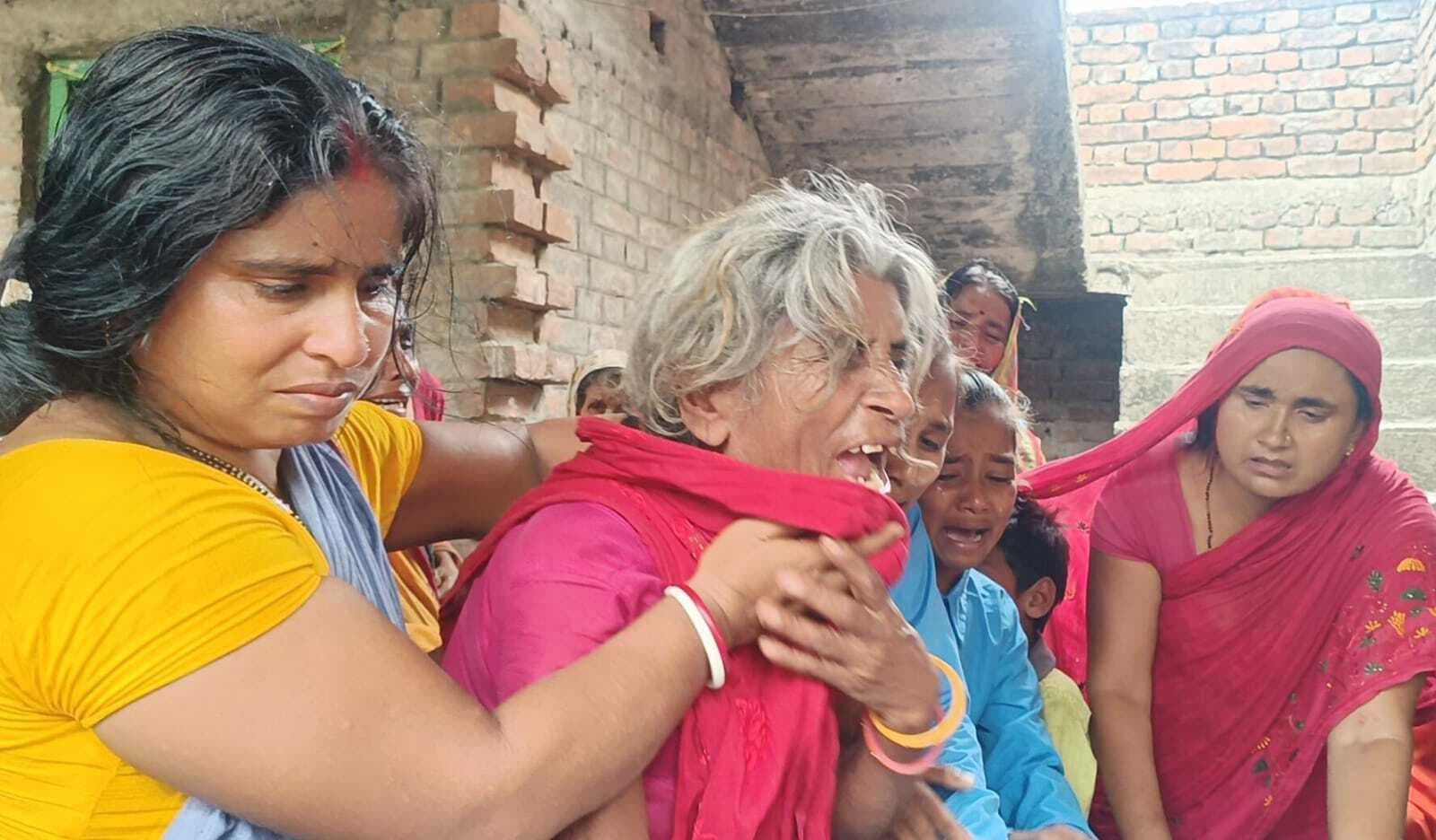 hajipur news. महुआ में करेंट लगने से तीन बच्चों की मां की मौत