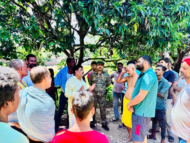 प्री फैब हेल्थ एंड वेलनेस सेंटर के निर्माण स्थल का विधायक ने किया निरीक्षण