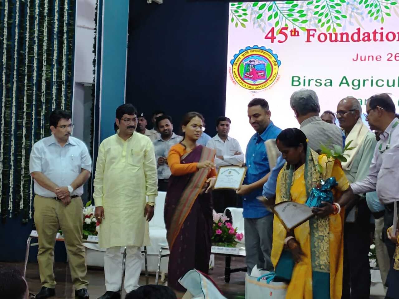 गौपालन के लिए महेशपुर के दीपक सिंह को राज्यस्तरीय सम्मान