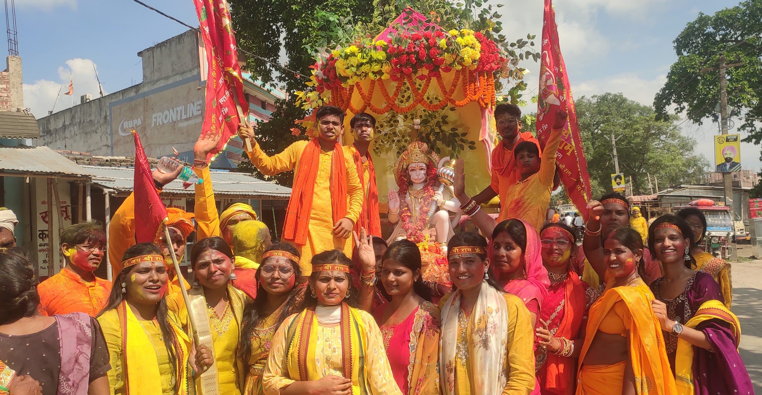 भवानीपुर में प्राणप्रतिष्ठा से पहले बजरंगबली की प्रतिमा का हुआ नगर भ्रमण