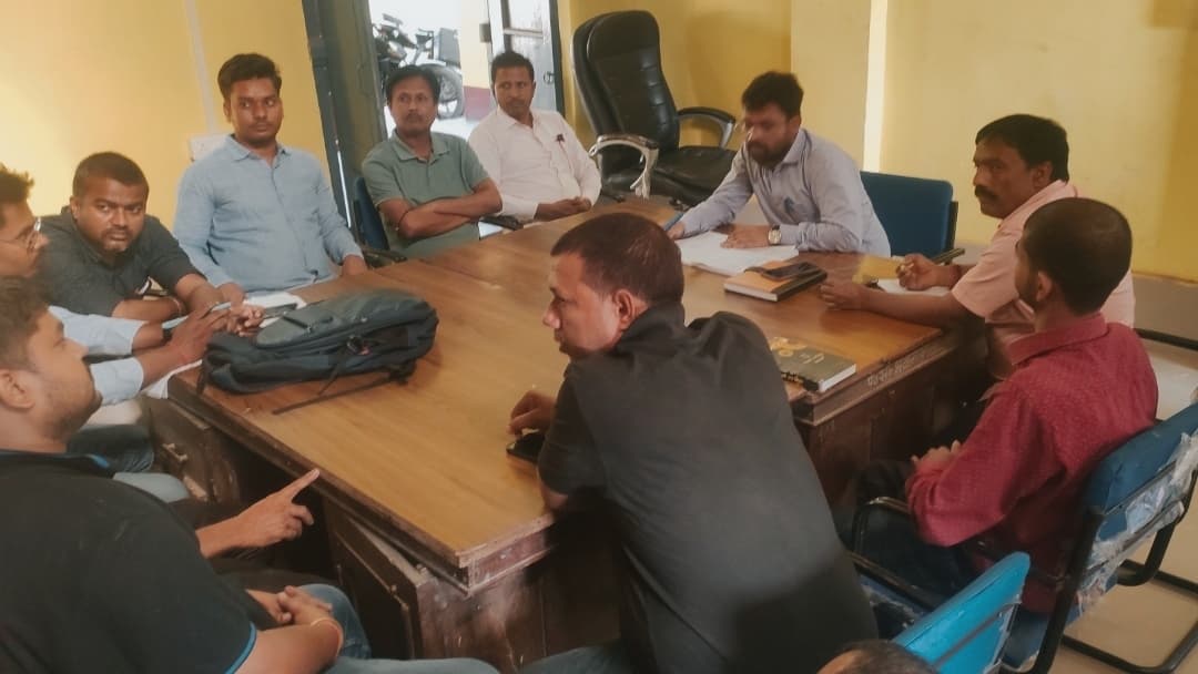 कोरम के अभाव में विकास कार्याें की समीक्षात्मक बैठक स्थगित